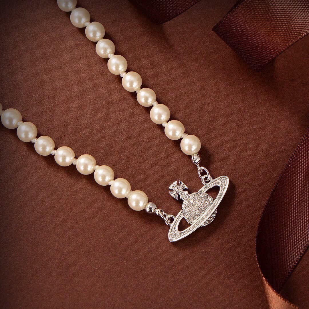 Vivienne Westwood Bee Pendant Pearl Necklace